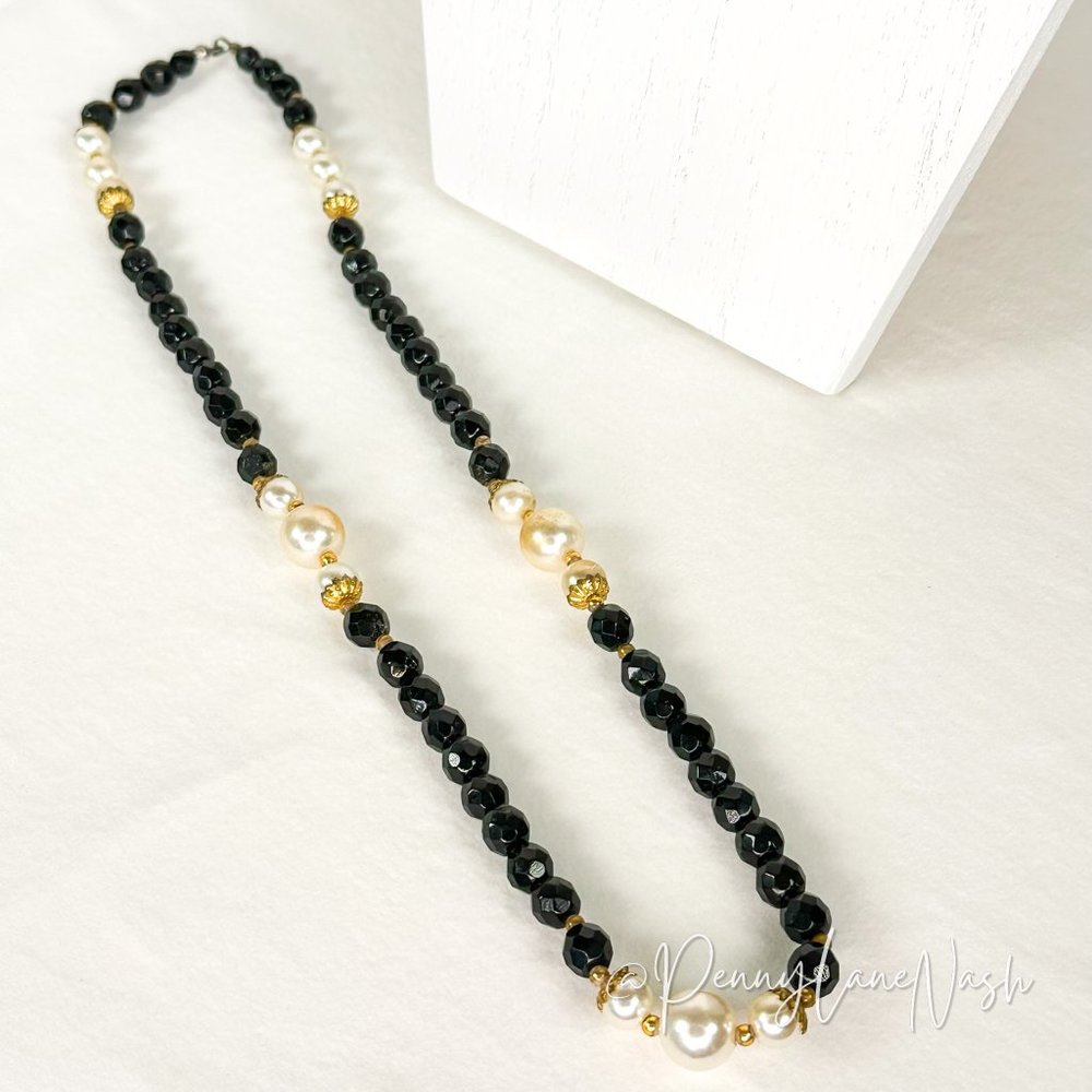 Vintage Black w/ White Spaced Pearl Beads Necklace - Picture 4 of 5